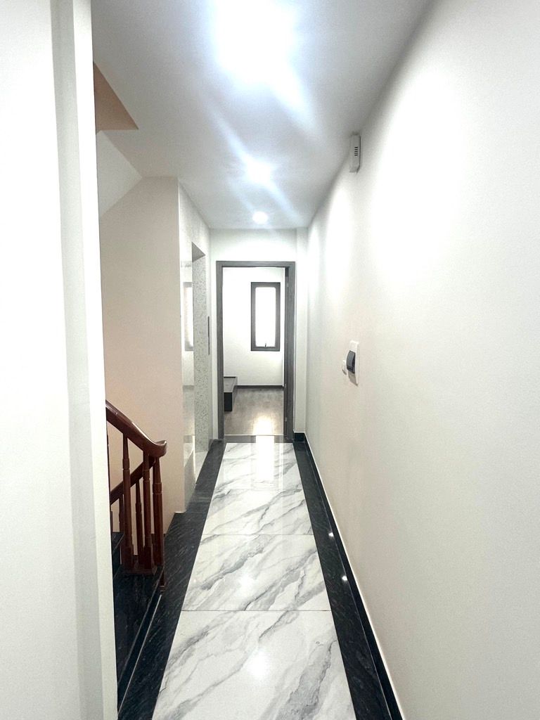 Bán nhà Nguyễn Chính - diện tích 54m2 5 tầng - Ô tô tránh - giá 17,5 tỷ