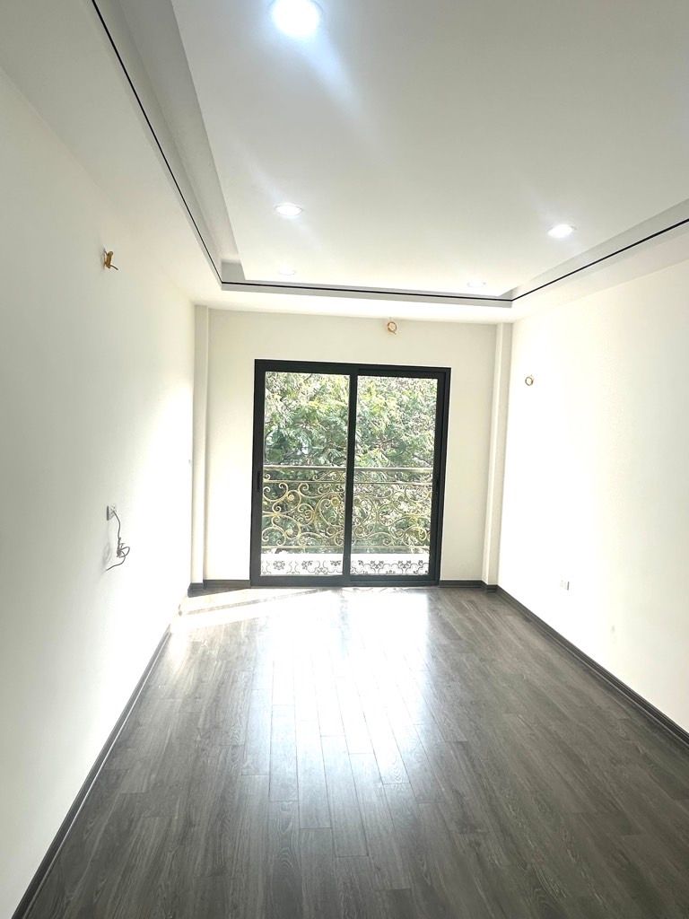 Bán nhà Nguyễn Chính - diện tích 54m2 5 tầng - Ô tô tránh - giá 17,5 tỷ