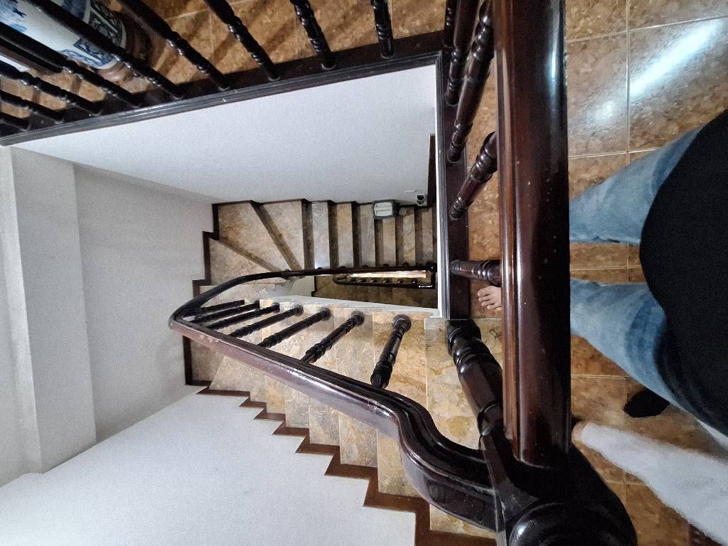 Bán nhà Thái Thịnh - diện tích 26.3m2 5 tầng - Mặt tiền rộng, nhà dân xây khung cột chắc chắn - giá 10 tỷ