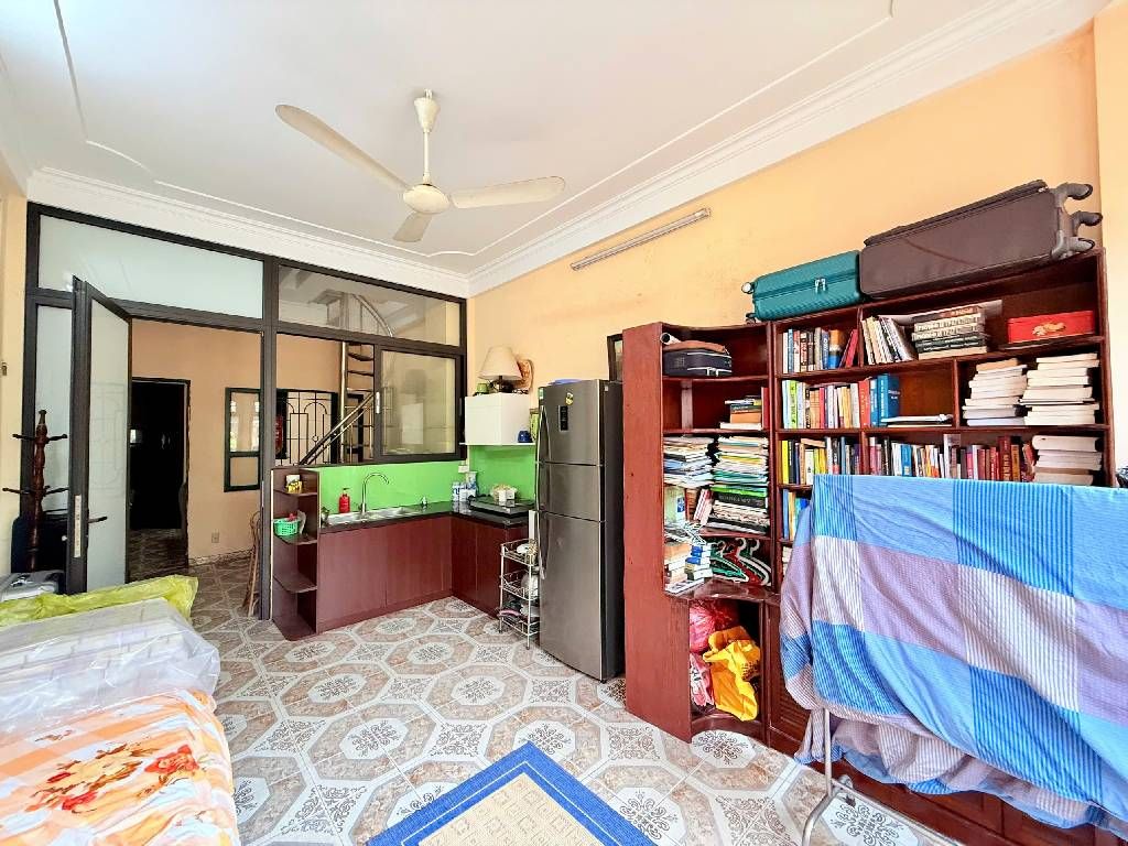 Bán nhà Đầm Trấu - diện tích 51m2 5 tầng - Ô TÔ TRÁNH - giá 24 tỷ