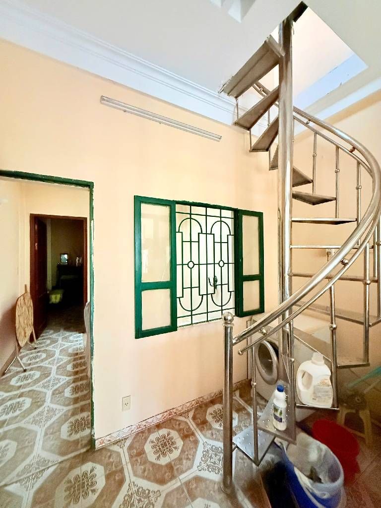 Bán nhà Đầm Trấu - diện tích 51m2 5 tầng - Ô TÔ TRÁNH - giá 24 tỷ