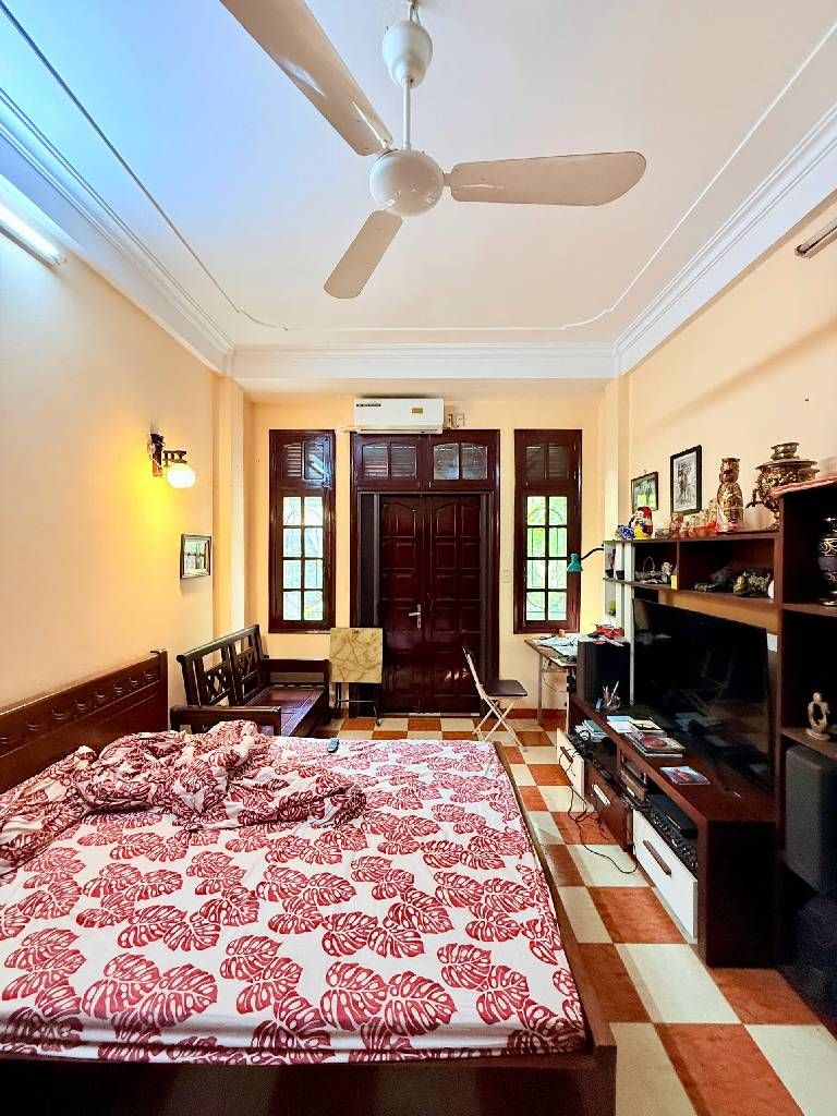 Bán nhà Đầm Trấu - diện tích 51m2 5 tầng - Ô TÔ TRÁNH - giá 24 tỷ