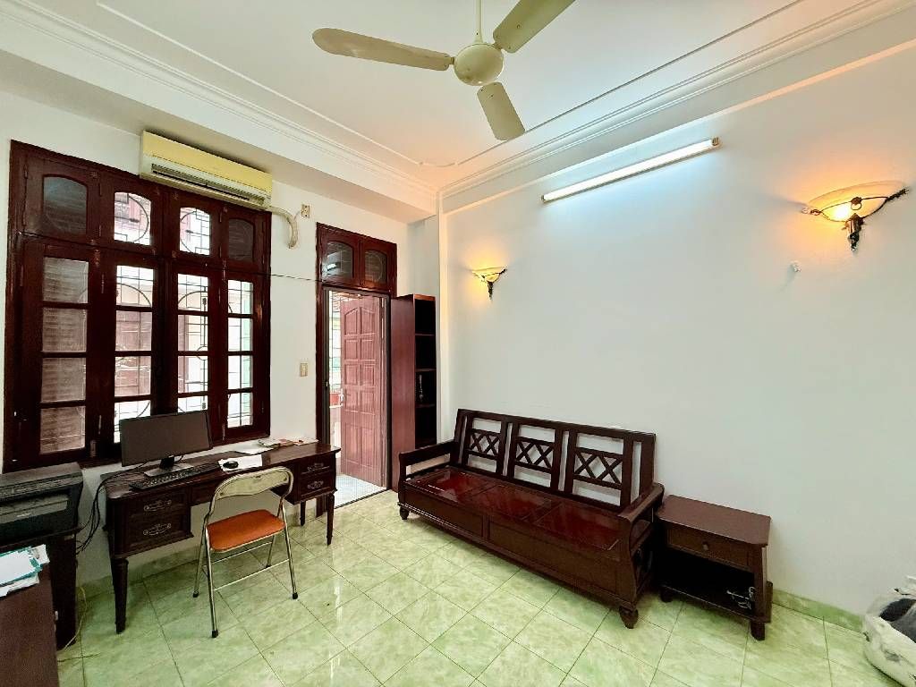 Bán nhà Đầm Trấu - diện tích 51m2 5 tầng - Ô TÔ TRÁNH - giá 24 tỷ