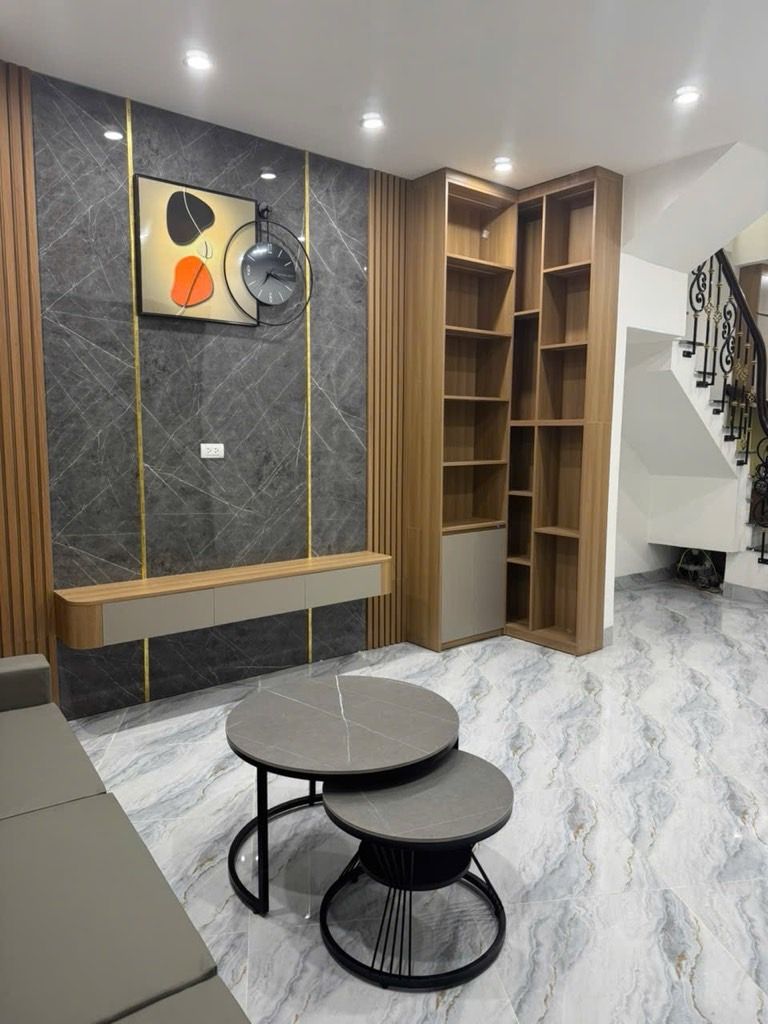 Bán nhà Hoàng Mai - diện tích 26m2 5 tầng - ô tô đỗ cổng - giá 8,5 tỷ