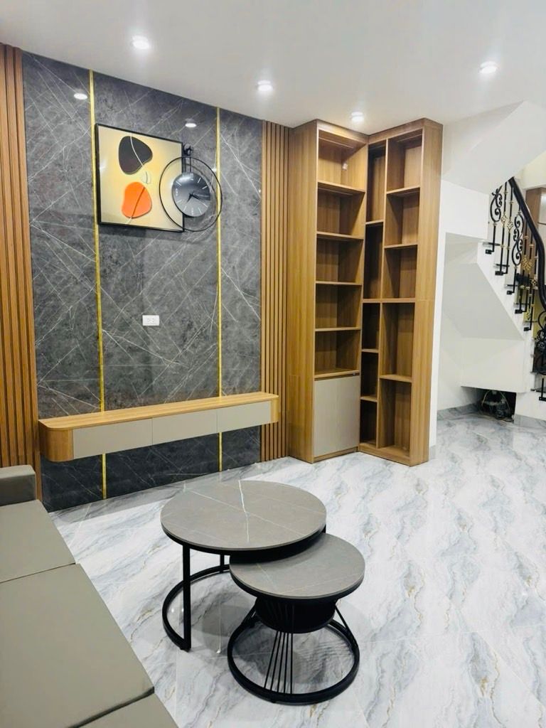 Bán nhà Hoàng Mai - diện tích 26m2 5 tầng - ô tô đỗ cổng - giá 8,5 tỷ