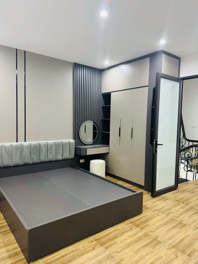 Bán nhà Hoàng Mai - diện tích 26m2 5 tầng - ô tô đỗ cổng - giá 8,5 tỷ