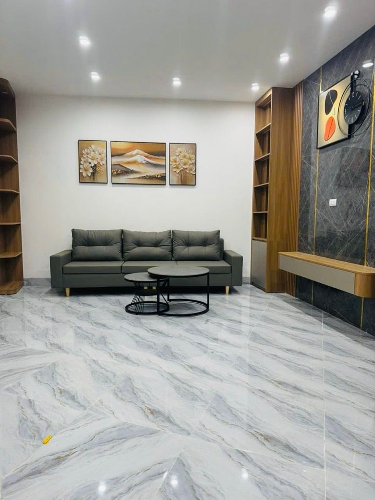 Bán nhà Hoàng Mai - diện tích 26m2 5 tầng - ô tô đỗ cổng - giá 8,5 tỷ