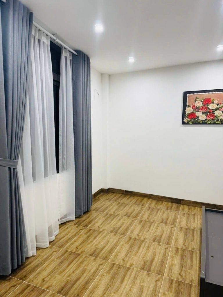 Bán nhà Hoàng Mai - diện tích 26m2 5 tầng - ô tô đỗ cổng - giá 8,5 tỷ