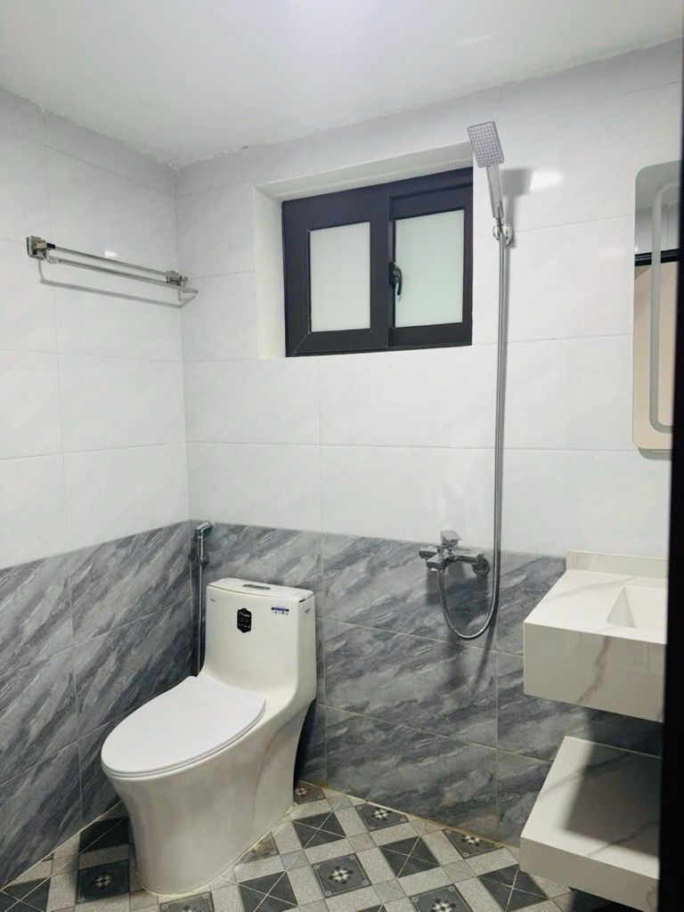 Bán nhà Hoàng Mai - diện tích 26m2 5 tầng - ô tô đỗ cổng - giá 8,5 tỷ