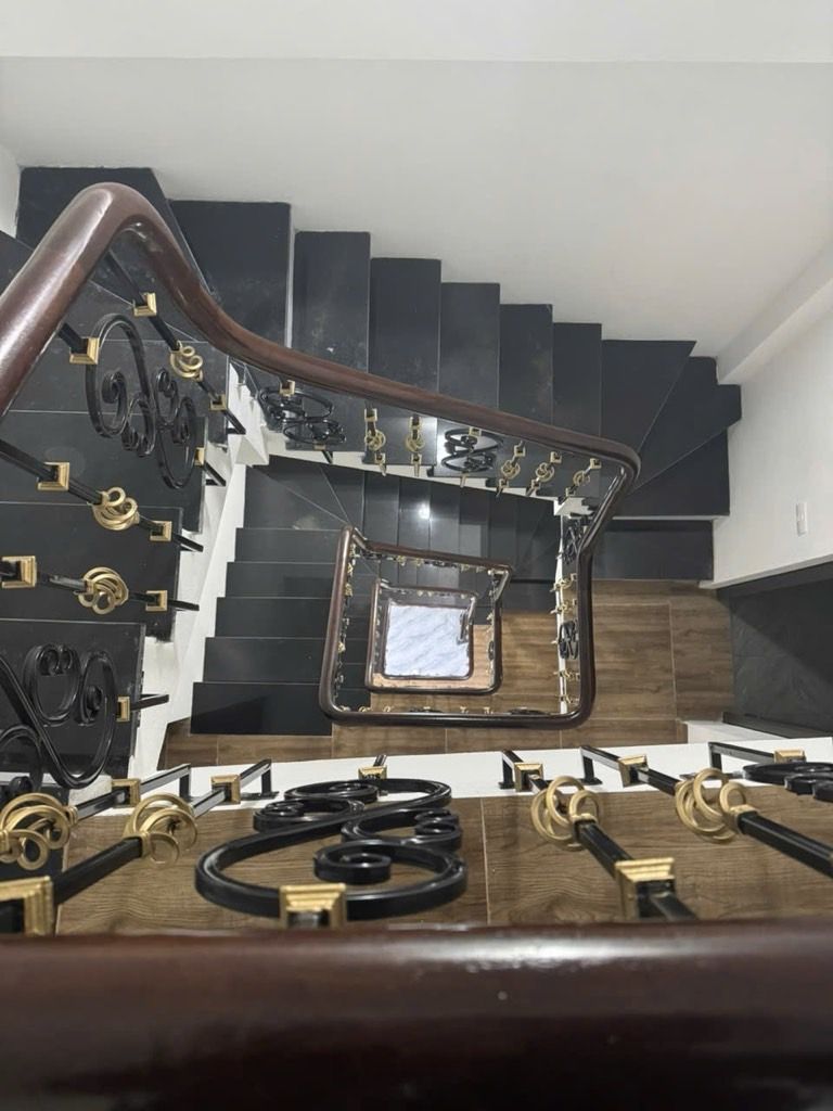 Bán nhà Hoàng Mai - diện tích 26m2 5 tầng - ô tô đỗ cổng - giá 8,5 tỷ