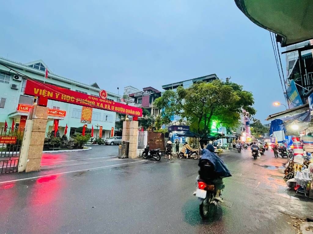 Bán nhà Định Công Thượng - diện tích 50.9m2 5 tầng - ô tô đỗ cổng - giá 14 tỷ