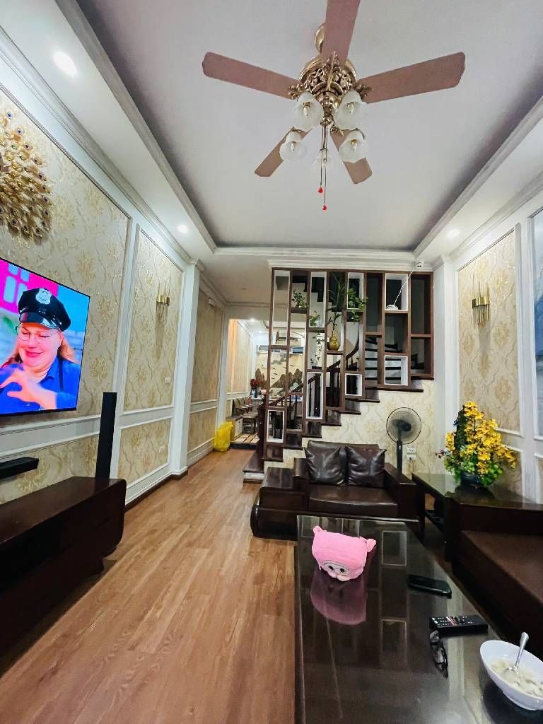 Bán nhà Định Công Thượng - diện tích 50.9m2 5 tầng - ô tô đỗ cổng - giá 14 tỷ