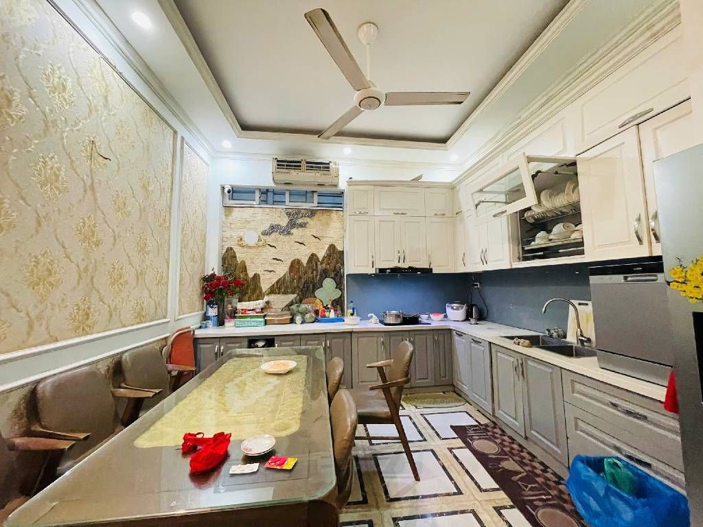 Bán nhà Định Công Thượng - diện tích 50.9m2 5 tầng - ô tô đỗ cổng - giá 14 tỷ