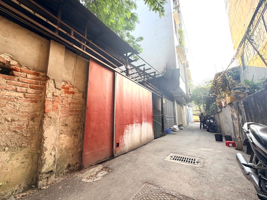 Bán nhà Nguyễn Lân - diện tích 51m2 1 tầng - Ô tô vào nhà - giá 15 tỷ