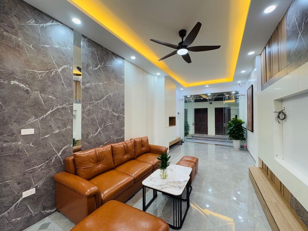 Bán nhà Phố chợ Khâm Thiên - diện tích 40m2 6 tầng - Kinh doanh sầm uất - giá 13,8 tỷ