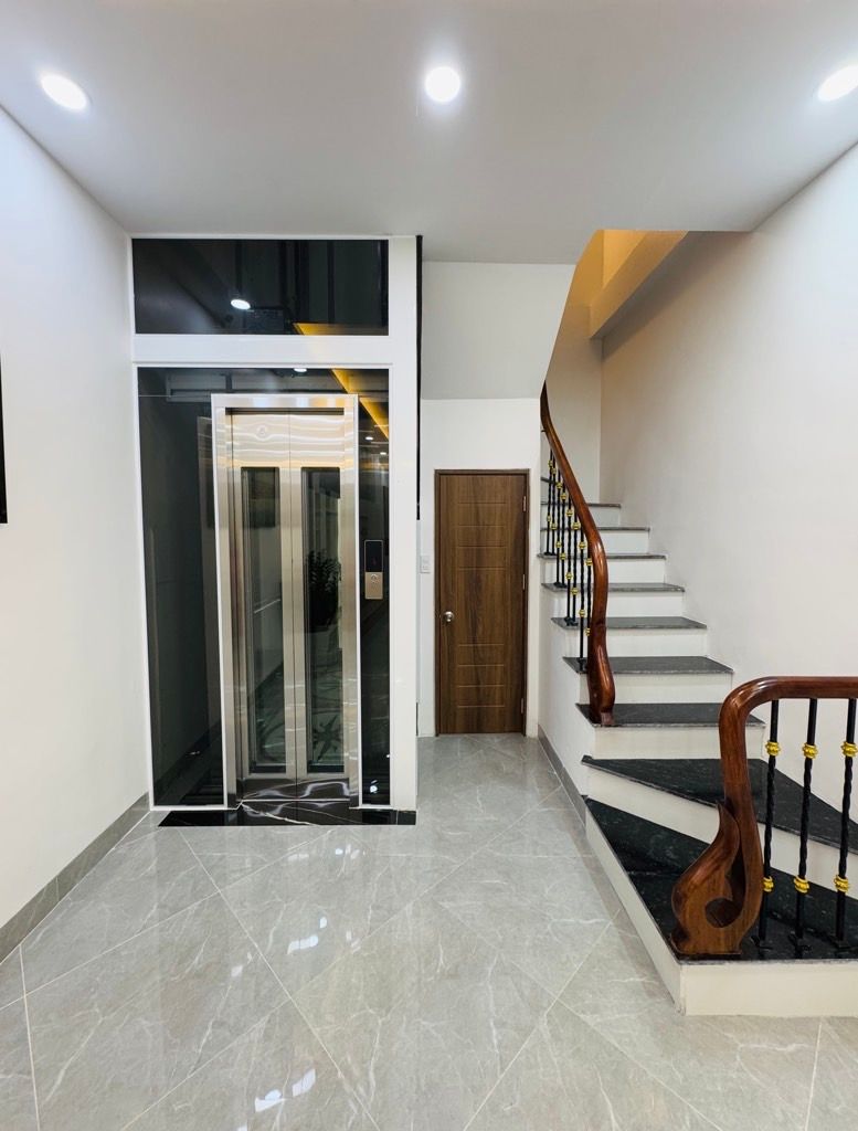 Bán nhà Phố chợ Khâm Thiên - diện tích 40m2 6 tầng - Kinh doanh sầm uất - giá 13,8 tỷ