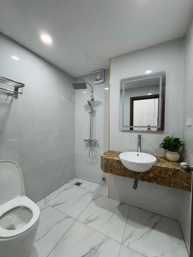 Bán nhà Phố chợ Khâm Thiên - diện tích 40m2 6 tầng - Kinh doanh sầm uất - giá 13,8 tỷ