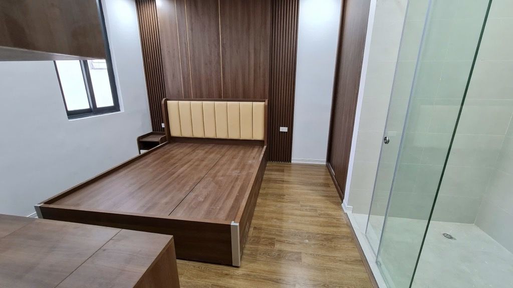 Bán nhà Nguyễn Xiển - diện tích 152m2 3 tầng - Đất xen kẹt - giá 10,6 tỷ