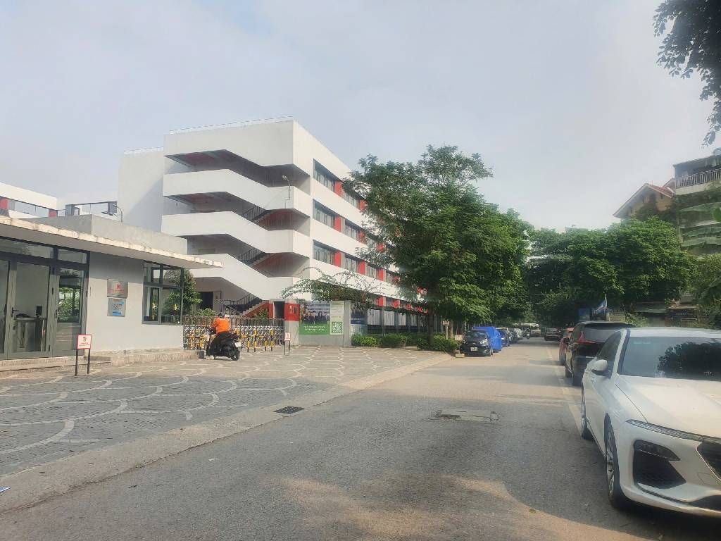 Bán nhà Kim Giang - diện tích 74m2 6 tầng - Ô TÔ QUA - giá 18,5 tỷ