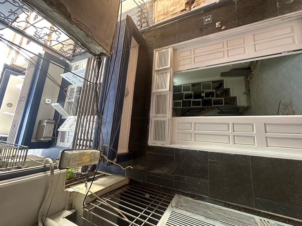 Bán nhà Vĩnh Hưng - diện tích 23,6m2 5 tầng - Nhà dân xây chắc chắn đẹp thiết kế đủ công năng - giá 4,6 tỷ