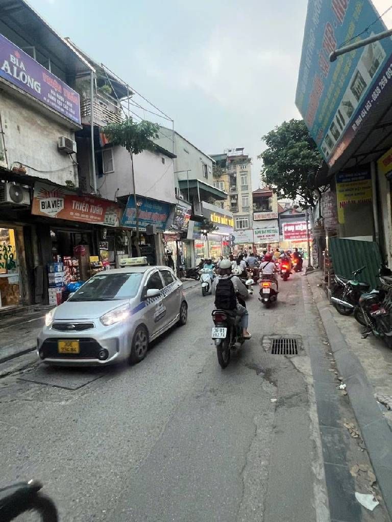 Bán nhà Nguyễn Đức Cảnh - diện tích 75m2 3 tầng - Mặt phố kinh doanh sầm uất - giá 24 tỷ