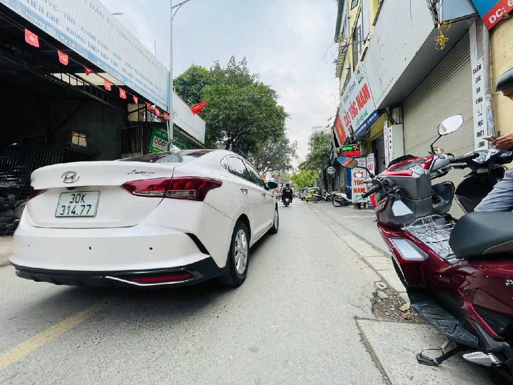 Bán nhà Nguyễn Đức Cảnh - diện tích 75m2 3 tầng - Mặt phố kinh doanh sầm uất - giá 24 tỷ