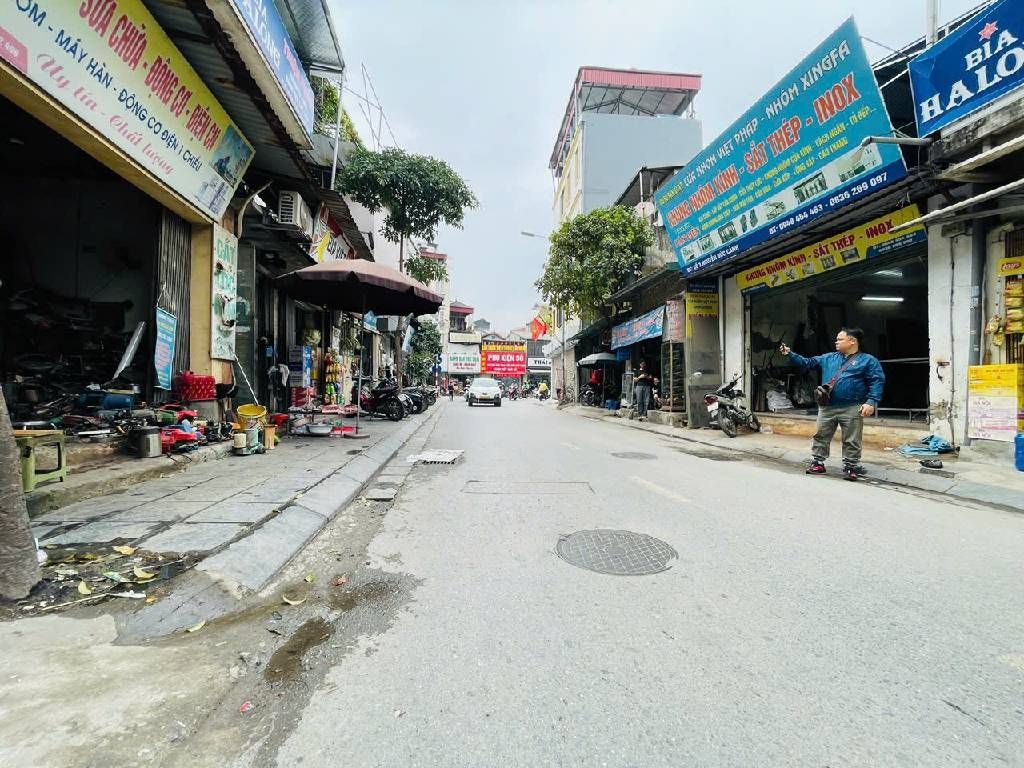 Bán nhà Nguyễn Đức Cảnh - diện tích 75m2 3 tầng - Mặt phố kinh doanh sầm uất - giá 24 tỷ