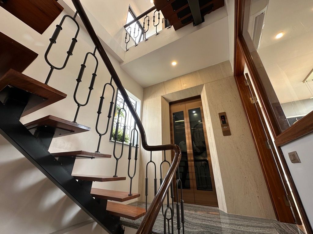 Bán nhà Bạch Mai - diện tích 46.7m2 6 tầng - Ô tô đỗ cửa - giá 14,8 tỷ