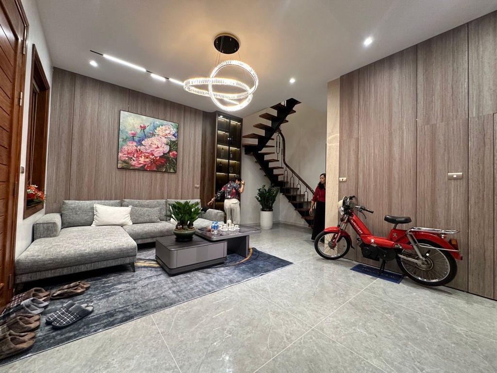 Bán nhà Bạch Mai - diện tích 46.7m2 6 tầng - Ô tô đỗ cửa - giá 14,8 tỷ