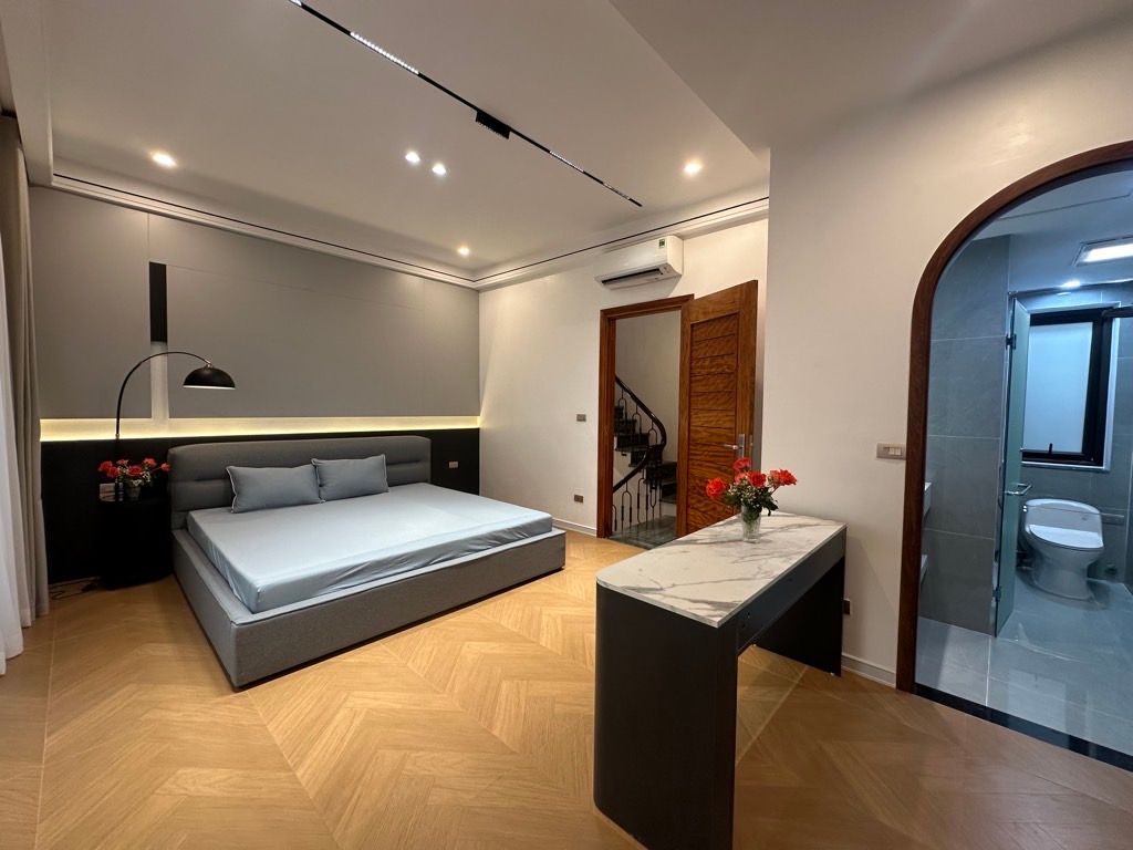 Bán nhà Bạch Mai - diện tích 46.7m2 6 tầng - Ô tô đỗ cửa - giá 14,8 tỷ