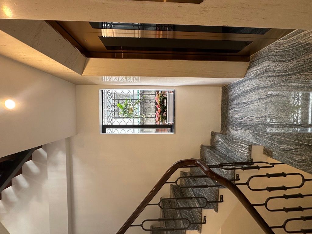 Bán nhà Bạch Mai - diện tích 46.7m2 6 tầng - Ô tô đỗ cửa - giá 14,8 tỷ