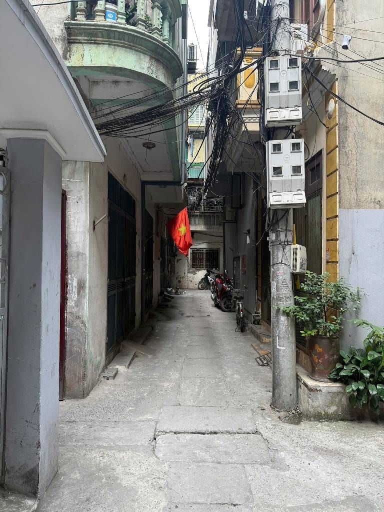 Bán nhà Nguyễn Trãi - diện tích 30m2 3 tầng - Nhà cũ cần sửa chữa - giá 7,8 tỷ