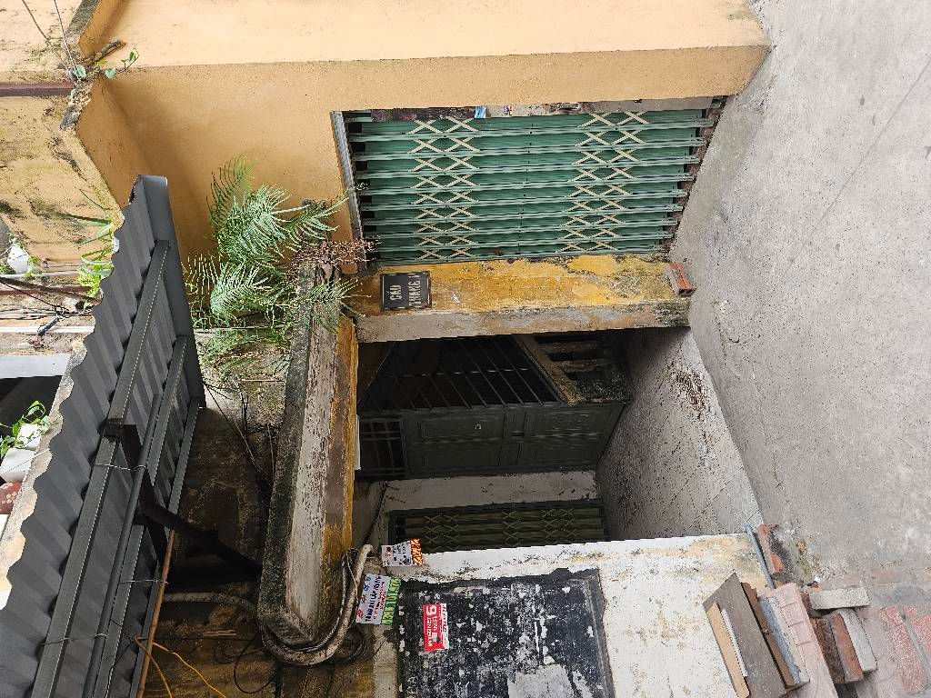 Bán nhà Phố 8/3 - diện tích 25m2 4 tầng - Nhà tập thể tầng 4 view sân chơi thoáng mát - giá 1,2 tỷ