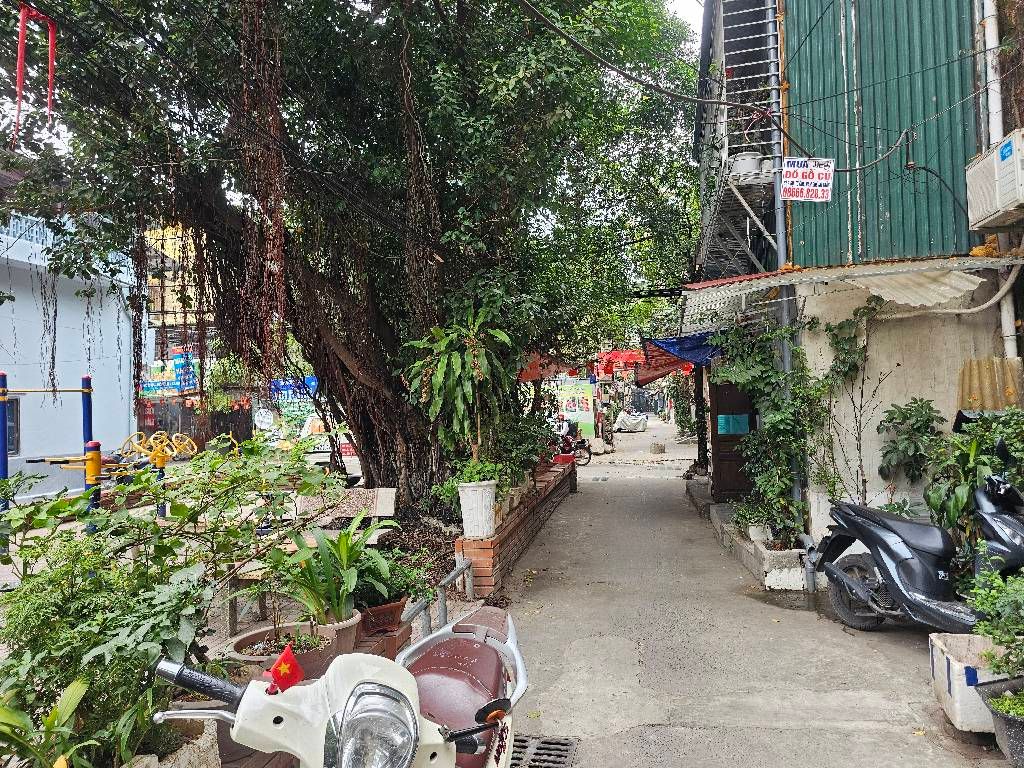 Bán nhà Phố 8/3 - diện tích 25m2 4 tầng - Nhà tập thể tầng 4 view sân chơi thoáng mát - giá 1,2 tỷ