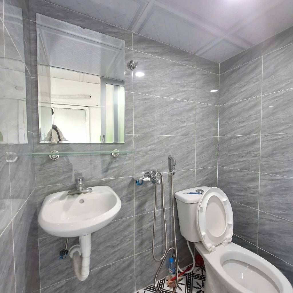 Bán nhà Phố 8/3 - diện tích 25m2 4 tầng - Nhà tập thể tầng 4 view sân chơi thoáng mát - giá 1,2 tỷ