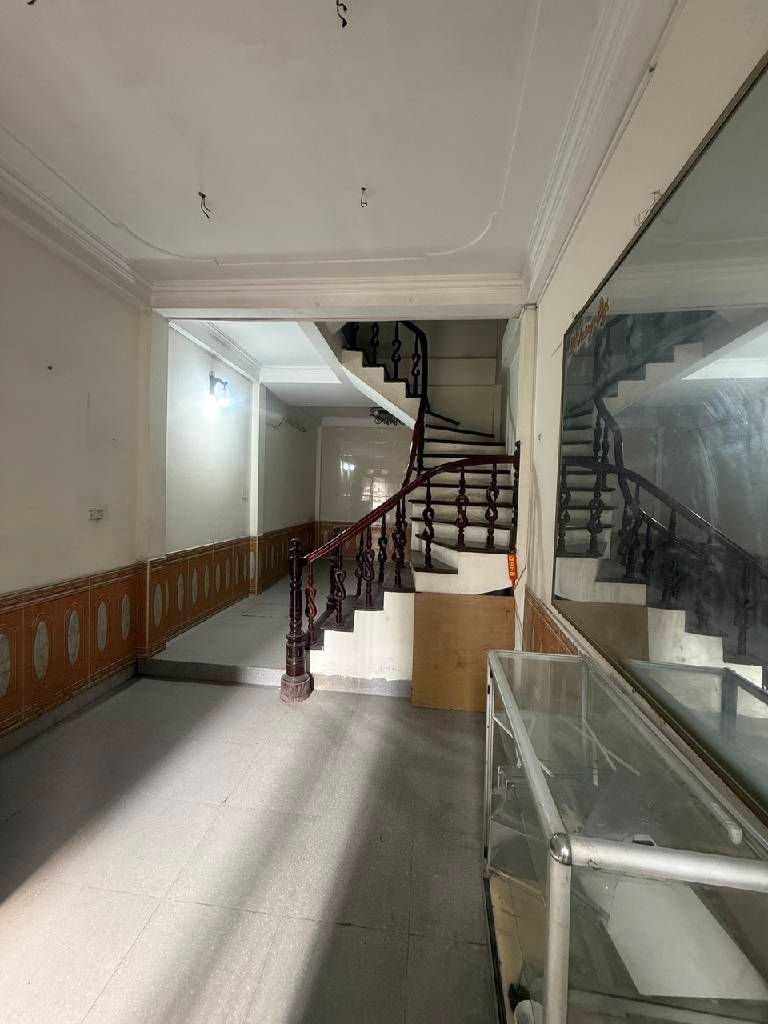 Bán nhà Lĩnh Nam - diện tích 40m2 4 tầng - Ô TÔ TẢI ĐỖ CỬA - giá 10,3 tỷ