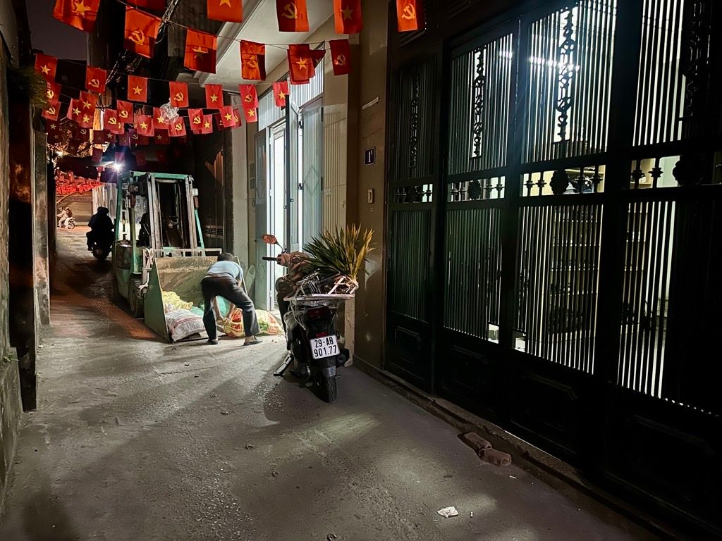 Bán nhà Lãng Yên - diện tích 42.6m2 5 tầng - Lô góc 2 mặt ngõ - giá 15 tỷ