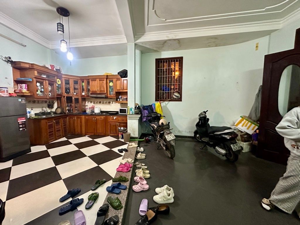 Bán nhà Lãng Yên - diện tích 42.6m2 5 tầng - Lô góc 2 mặt ngõ - giá 15 tỷ