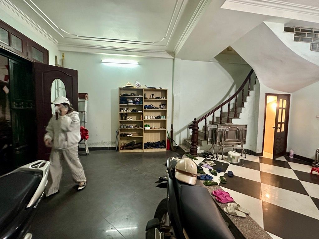 Bán nhà Lãng Yên - diện tích 42.6m2 5 tầng - Lô góc 2 mặt ngõ - giá 15 tỷ