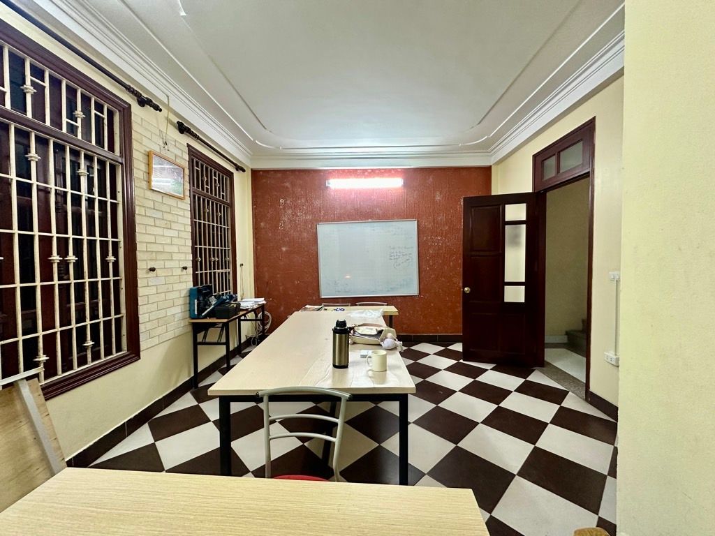 Bán nhà Lãng Yên - diện tích 42.6m2 5 tầng - Lô góc 2 mặt ngõ - giá 15 tỷ