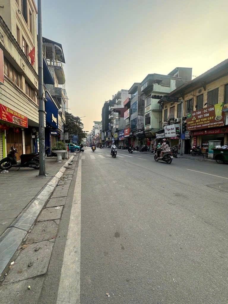 Bán nhà Bạch Mai - diện tích 59m2 5 tầng - Mặt tiền khủng thích hợp xây toà nhà văn phòng - giá 14,3 tỷ