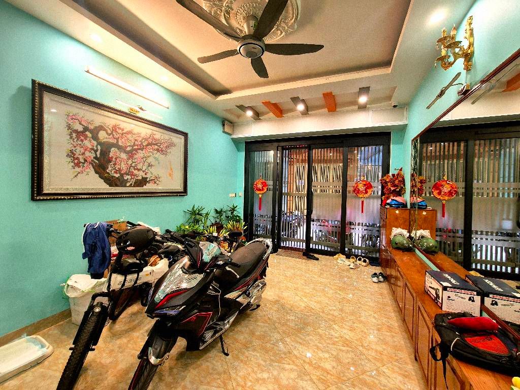 Bán nhà Cự Lộc - diện tích 53m2 6 tầng - Ô TÔ VÀO NHÀ - giá 22,75 tỷ