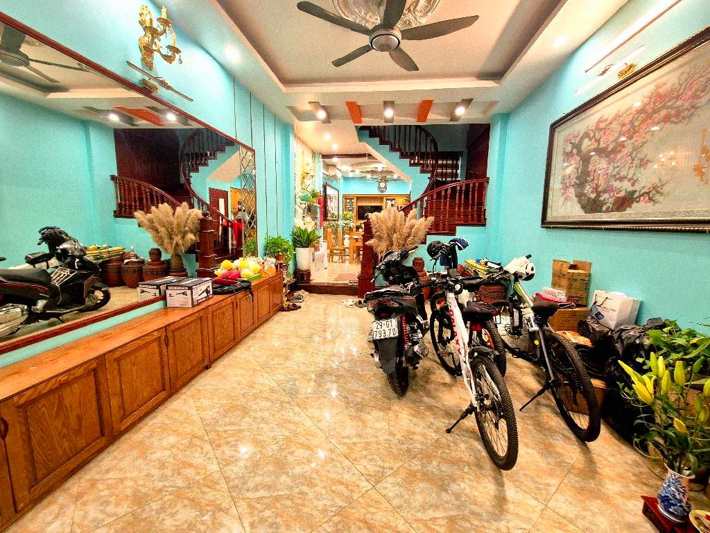 Bán nhà Cự Lộc - diện tích 53m2 6 tầng - Ô TÔ VÀO NHÀ - giá 22,75 tỷ