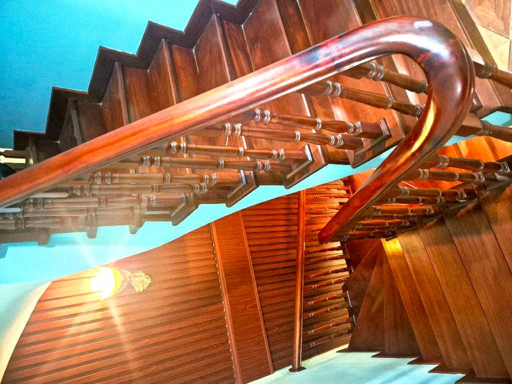 Bán nhà Cự Lộc - diện tích 53m2 6 tầng - Ô TÔ VÀO NHÀ - giá 22,75 tỷ