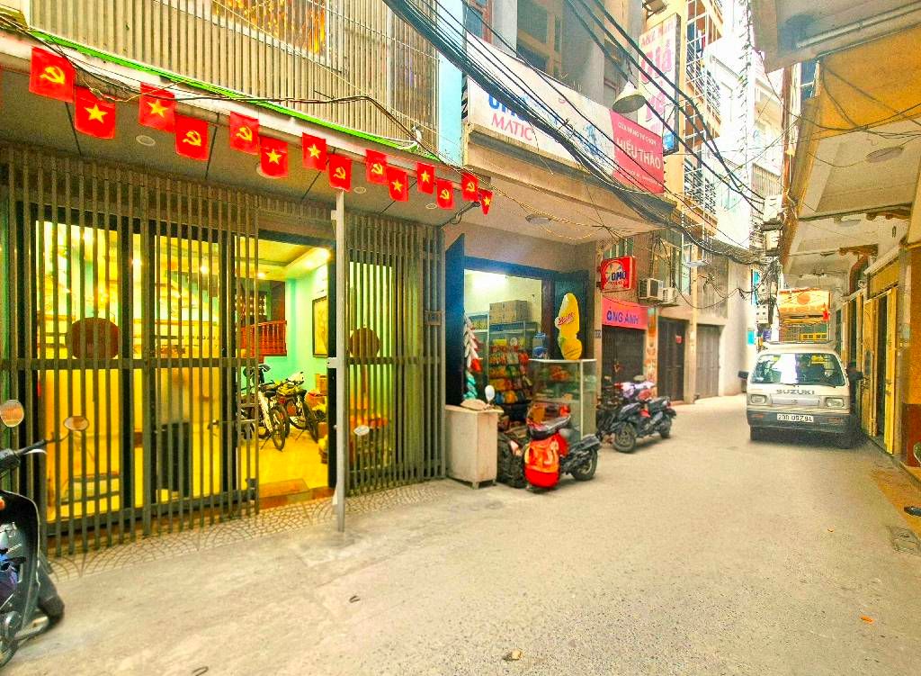 Bán nhà Cự Lộc - diện tích 53m2 6 tầng - Ô TÔ VÀO NHÀ - giá 22,75 tỷ