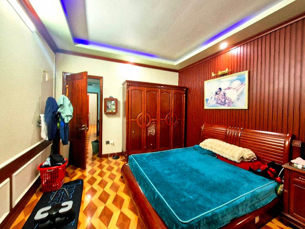 Bán nhà Cự Lộc - diện tích 53m2 6 tầng - Ô TÔ VÀO NHÀ - giá 22,75 tỷ