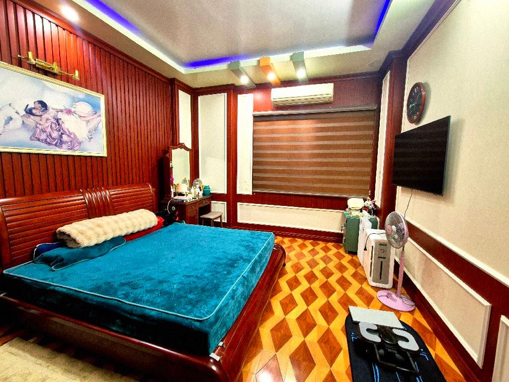 Bán nhà Cự Lộc - diện tích 53m2 6 tầng - Ô TÔ VÀO NHÀ - giá 22,75 tỷ