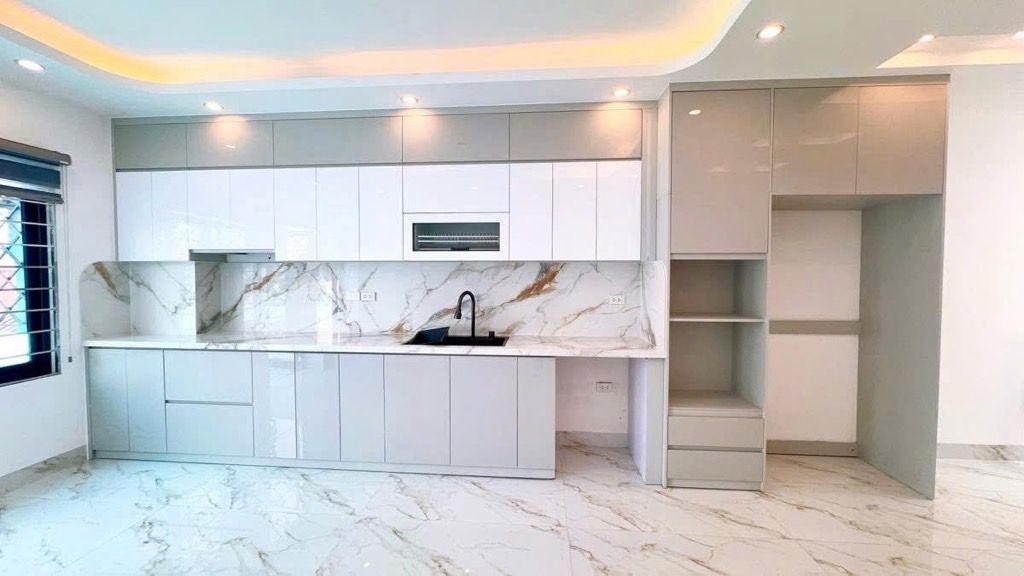 Bán nhà Kim Đồng - diện tích 46m2 7 tầng - ô tô - giá 23,8 tỷ