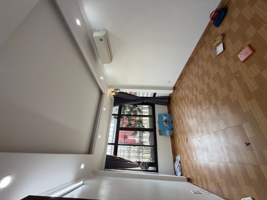 Bán nhà Giáp Bát - diện tích 33,5m2 6 tầng - Lô góc - giá 8,35 tỷ