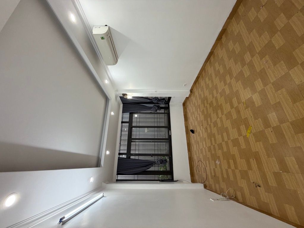 Bán nhà Giáp Bát - diện tích 33,5m2 6 tầng - Lô góc - giá 8,35 tỷ